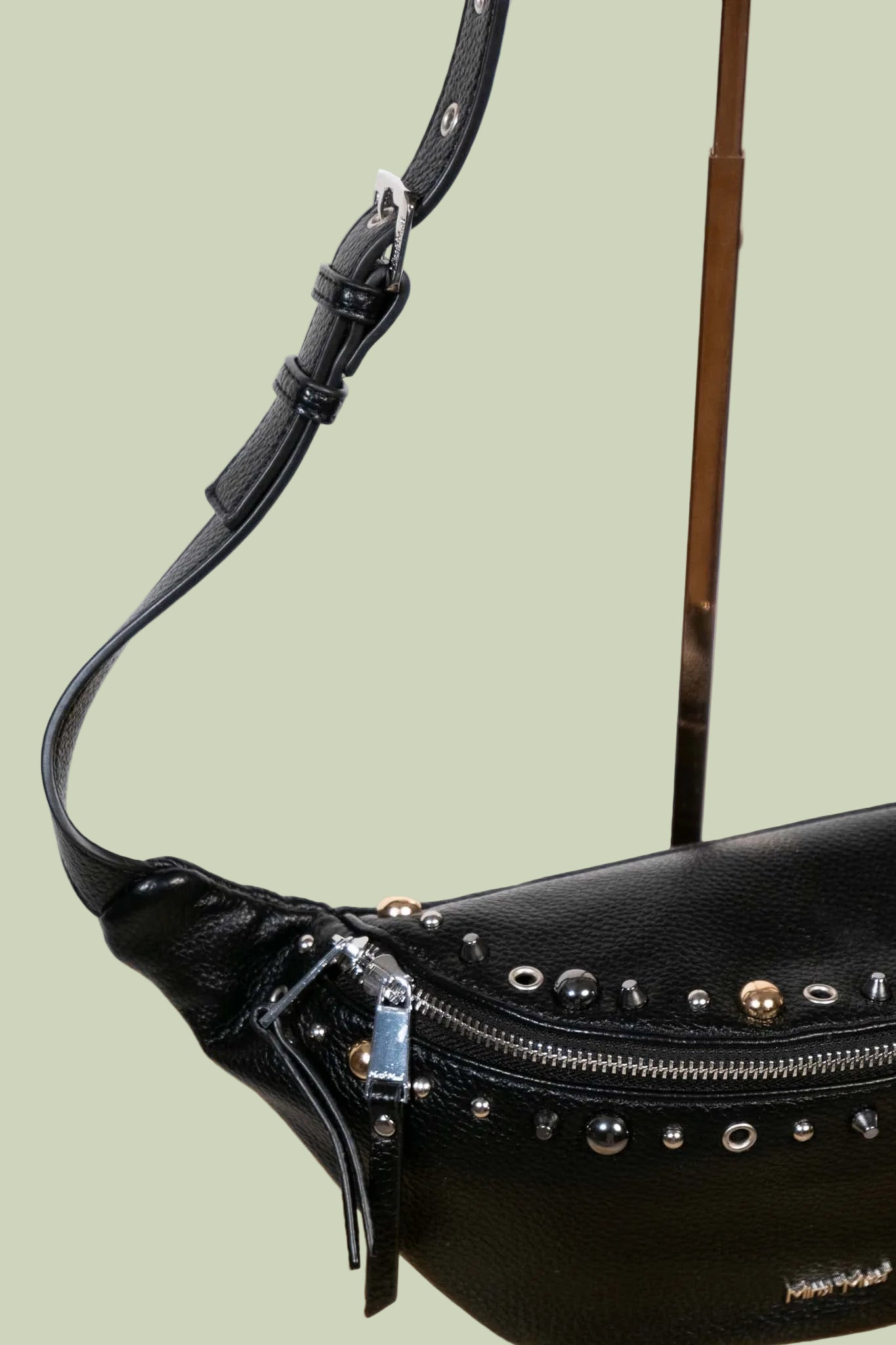 Marsupio a tracolla con borchie e zip – Mimi-Muà