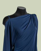 Blusa con Spalla Scesa e Drappeggio Asimmetrico – Mimi-Muà