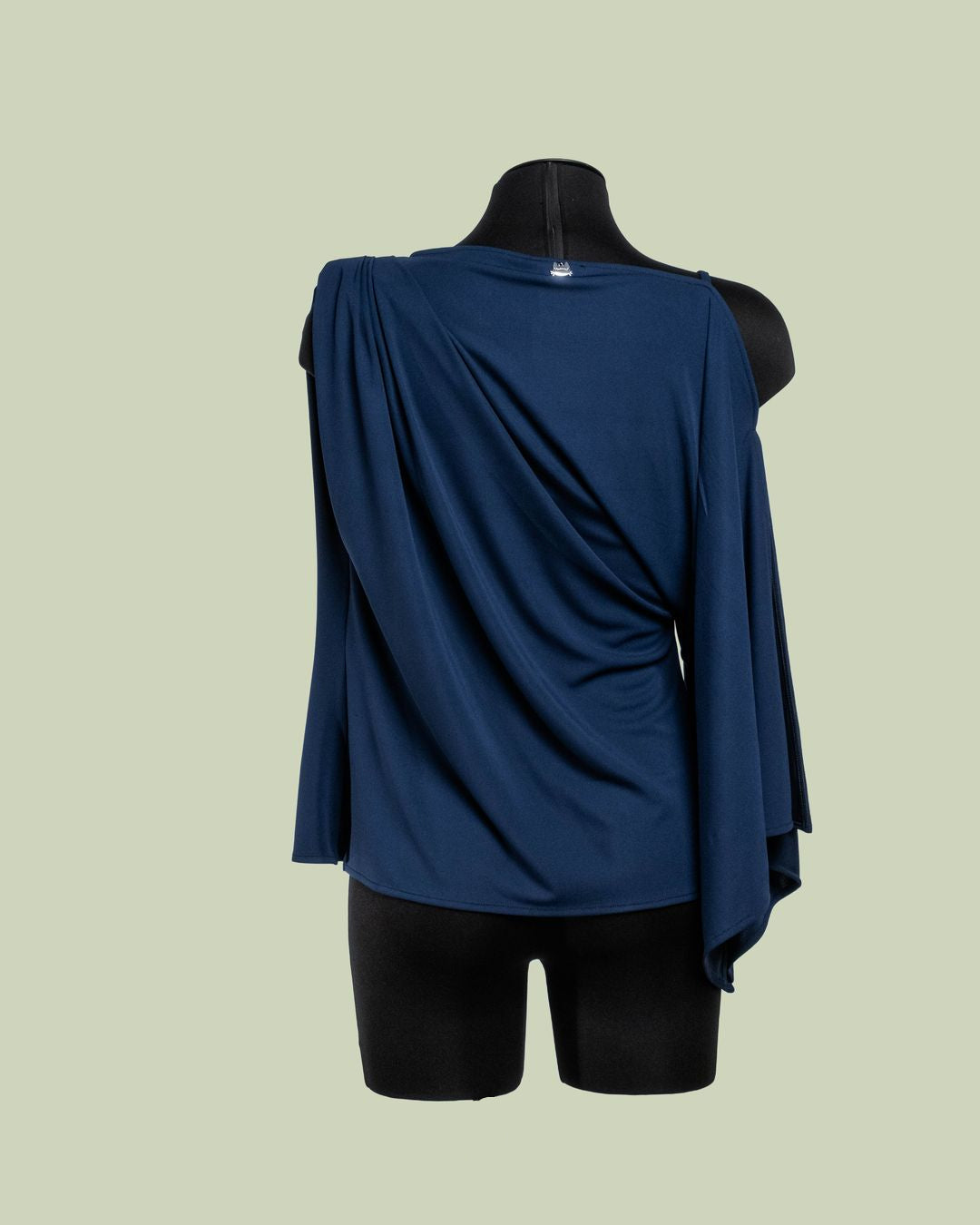 Blusa con Spalla Scesa e Drappeggio Asimmetrico – Mimi-Muà