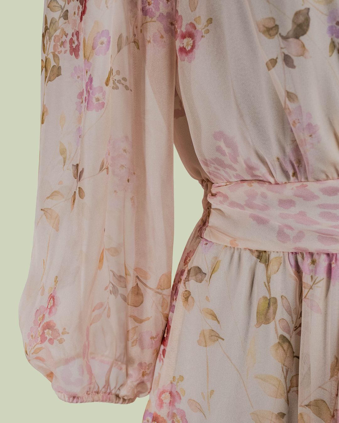 Abito Lungo in Chiffon Floreale con Rouches e Laccetto – Mimi-Muà