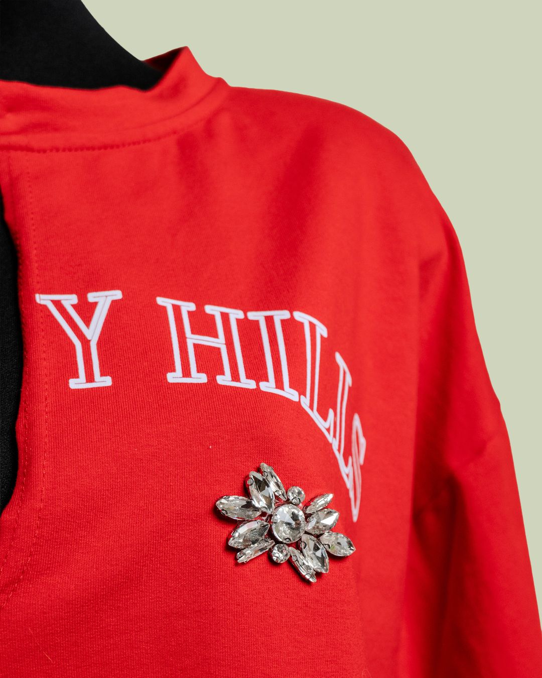 Felpa Crop 'Beverly Hills' con Scollo a Goccia e Strass – Mimi-Muà