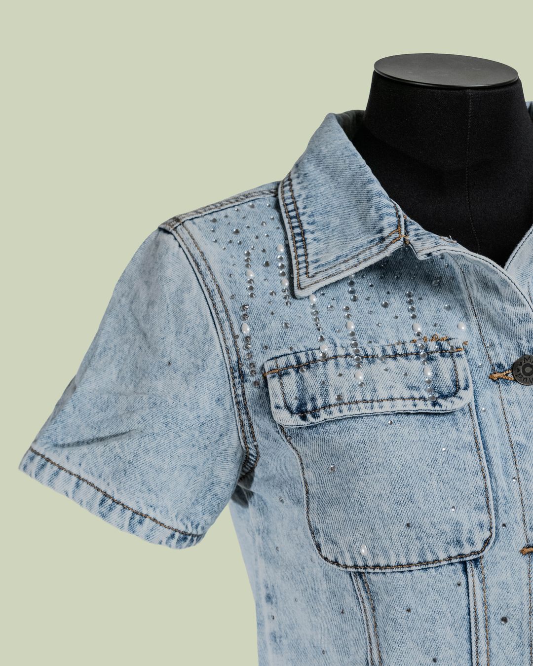 Giacca Denim Cropped con Pioggia di Strass – Mimi-Muà