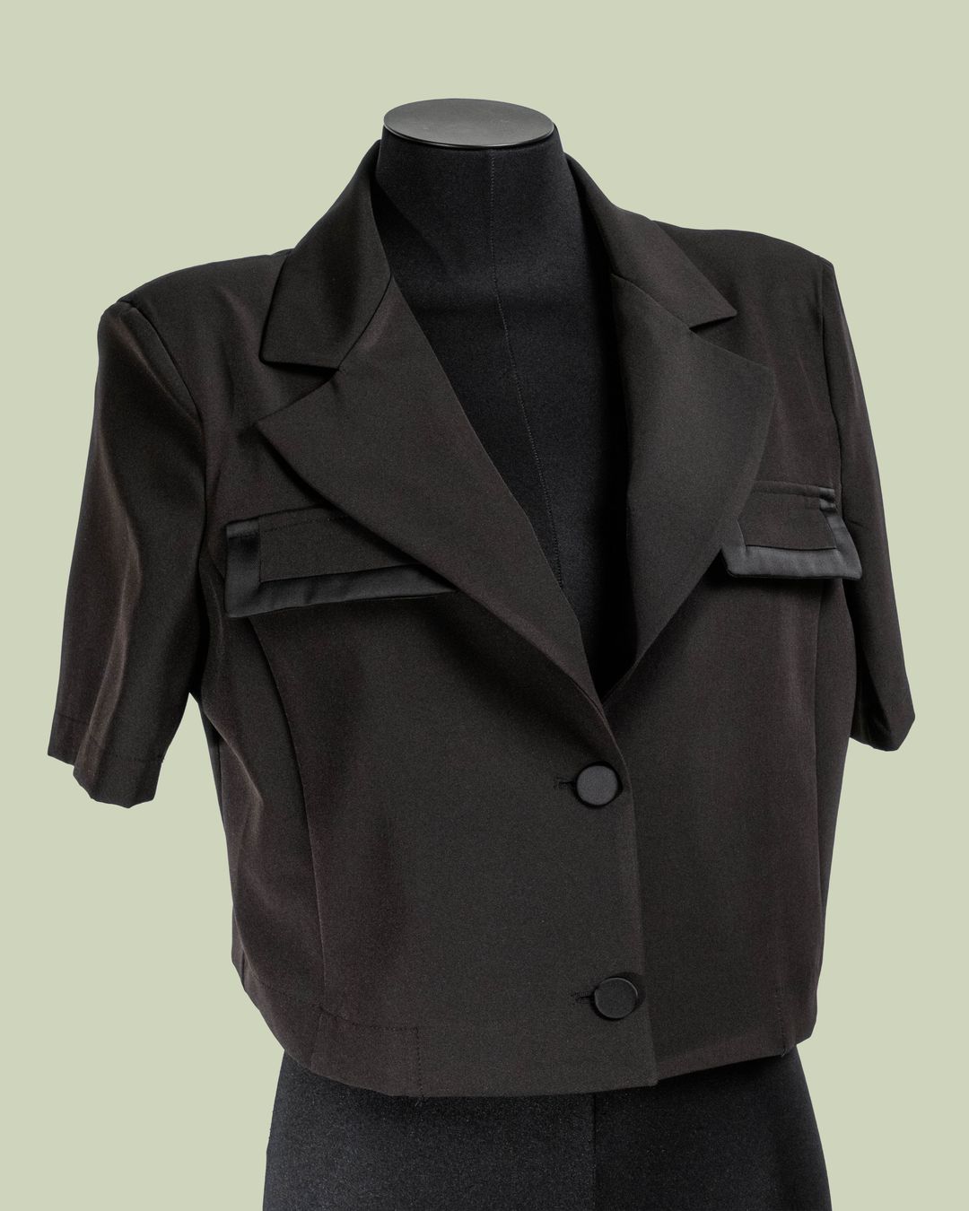 Giacca Cropped a Maniche Corte con Finiture in Raso – Mimi-Muà