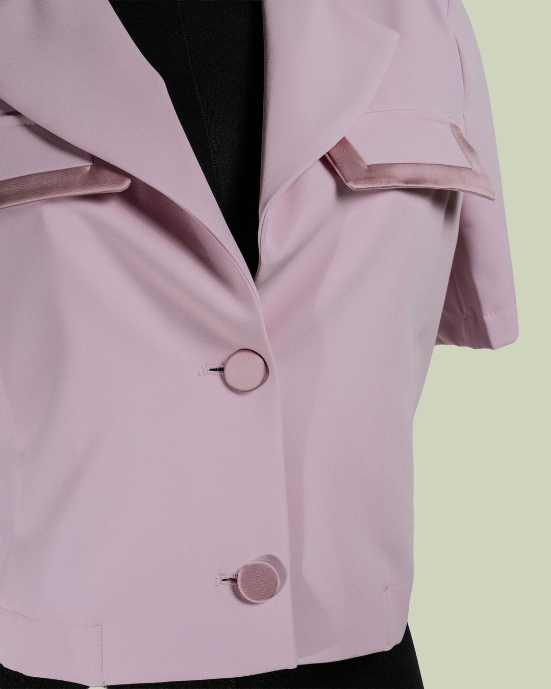 Giacca Cropped a Maniche Corte con Finiture in Raso – Mimi-Muà