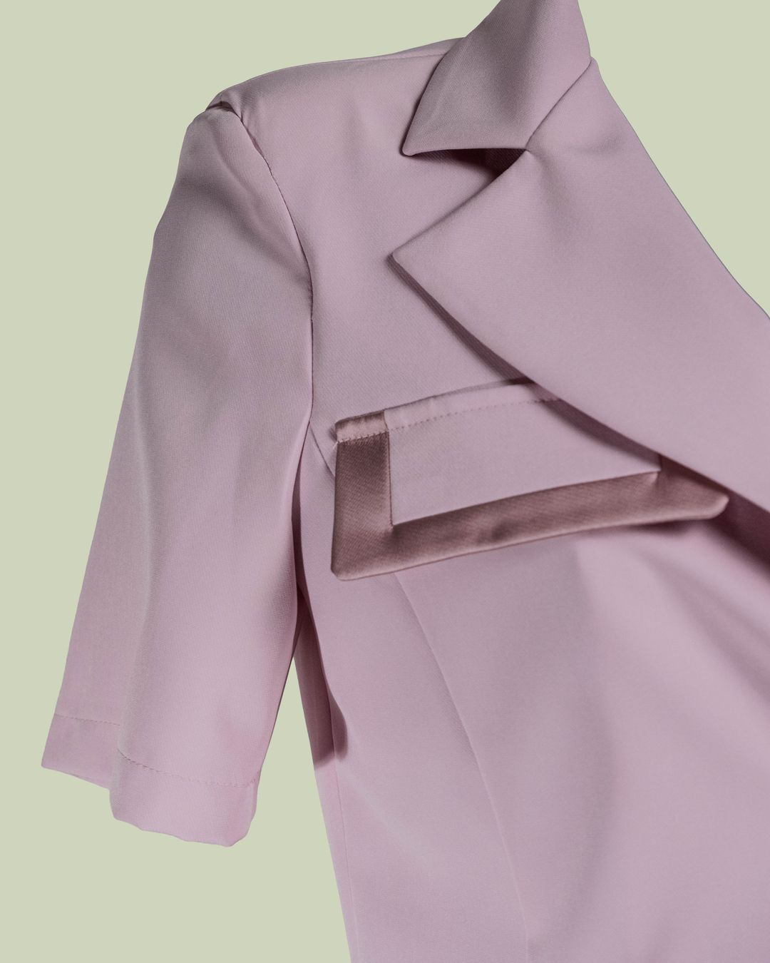 Giacca Cropped a Maniche Corte con Finiture in Raso – Mimi-Muà