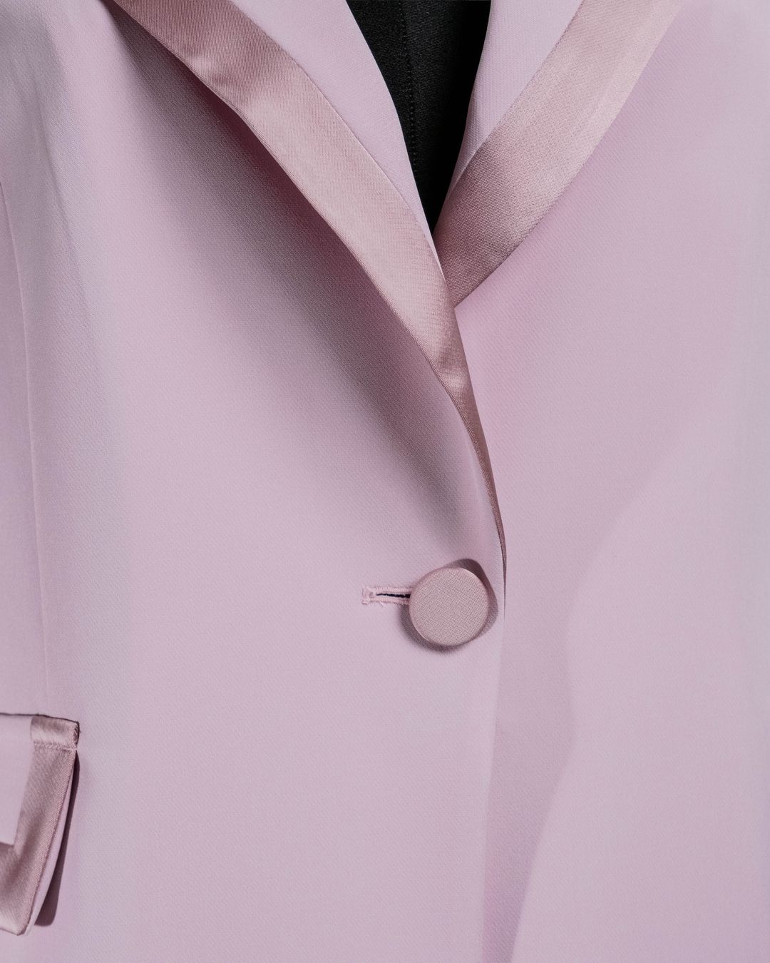 Giacca con Revers e Tasche in Simil Raso – Mimi-Muà