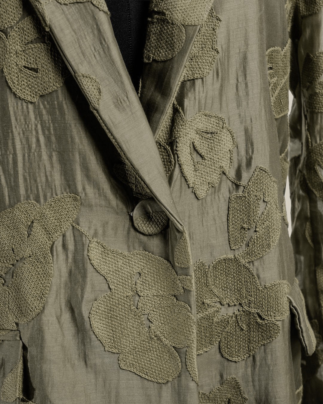 Giacca Jacquard con Applicazioni Floreali in Rilievo – ECO