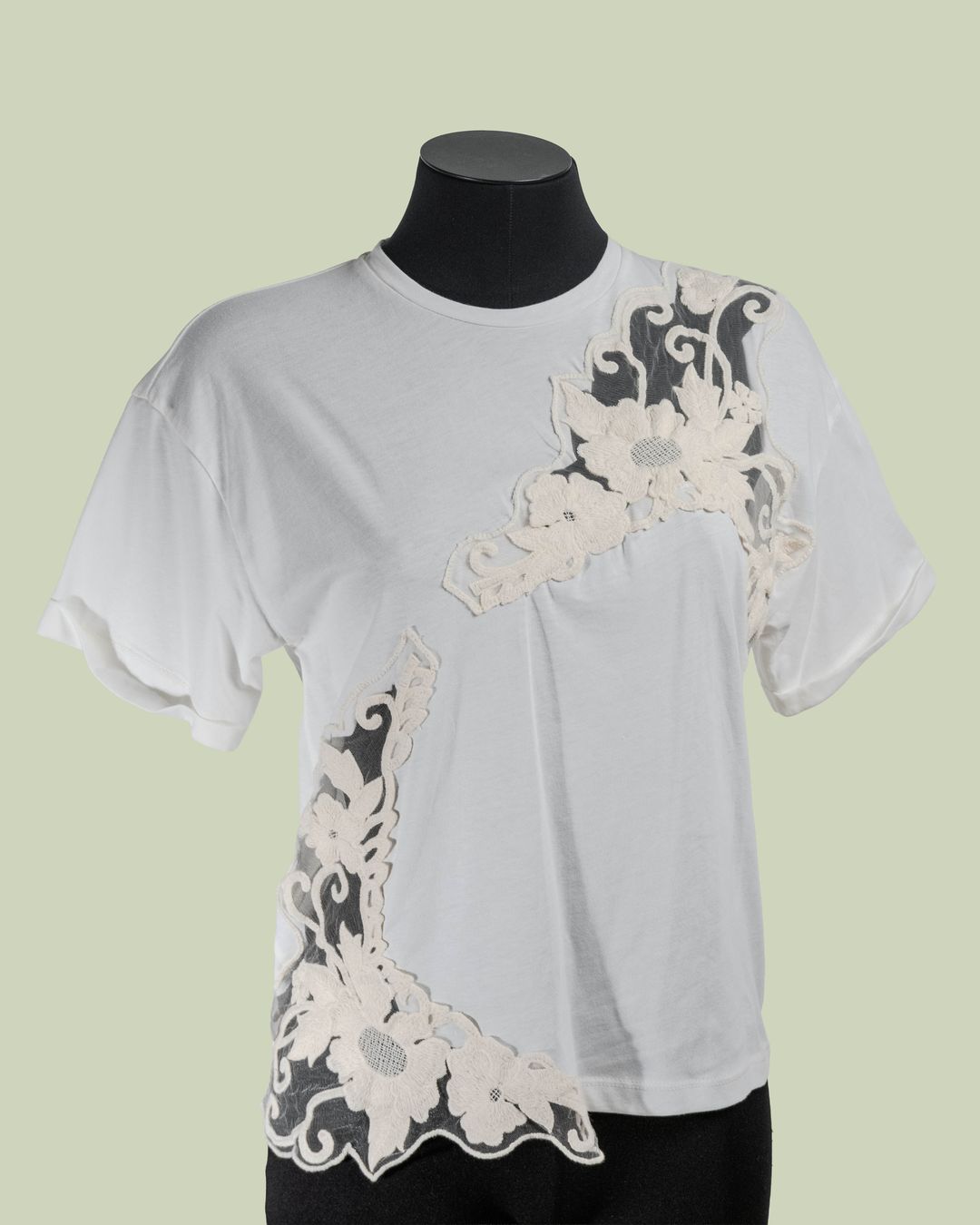 T-shirt con Applicazione Asimmetrica in Pizzo Ricamato – ECO