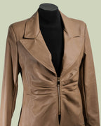 Giacca in Simil Pelle con Zip e Drappeggio Centrale – ECO