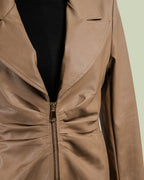 Giacca in Simil Pelle con Zip e Drappeggio Centrale – ECO