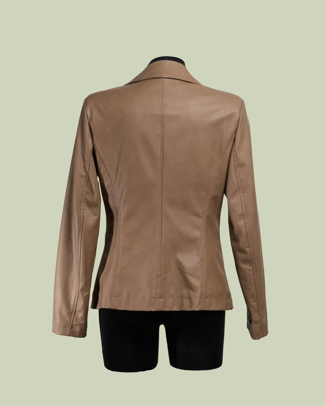 Giacca in Simil Pelle con Zip e Drappeggio Centrale – ECO