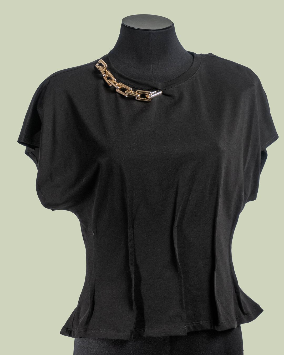 T-shirt in Cotone con Catena Gioiello Asimmetrica – ECO