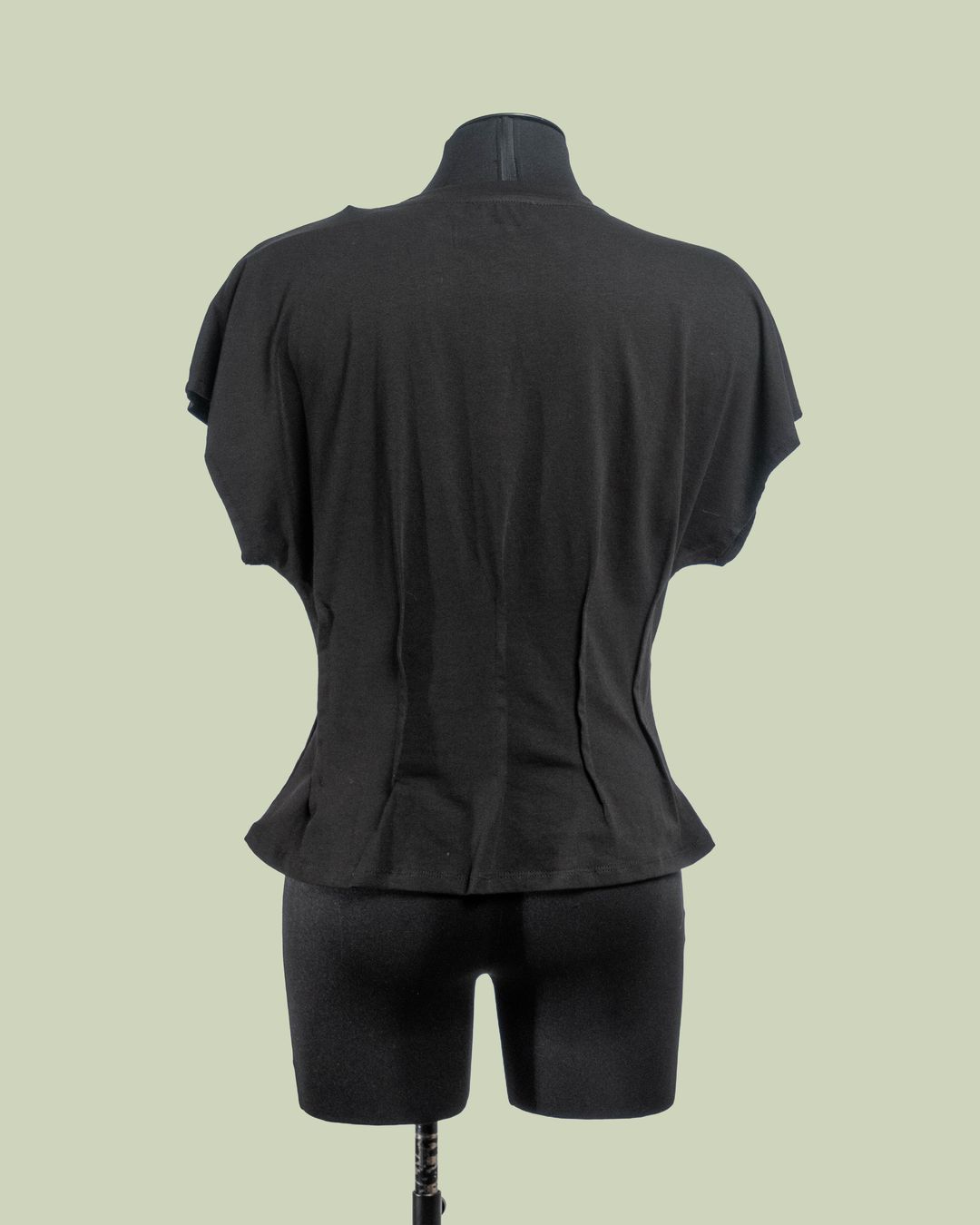 T-shirt in Cotone con Catena Gioiello Asimmetrica – ECO