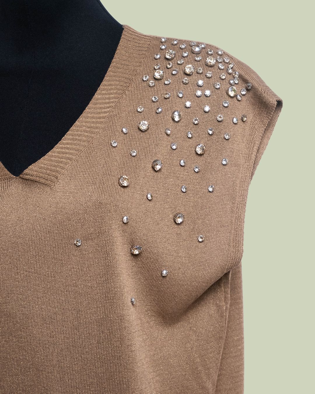 Maglione a Collo Rotondo con Spille Gioiello – ECO 