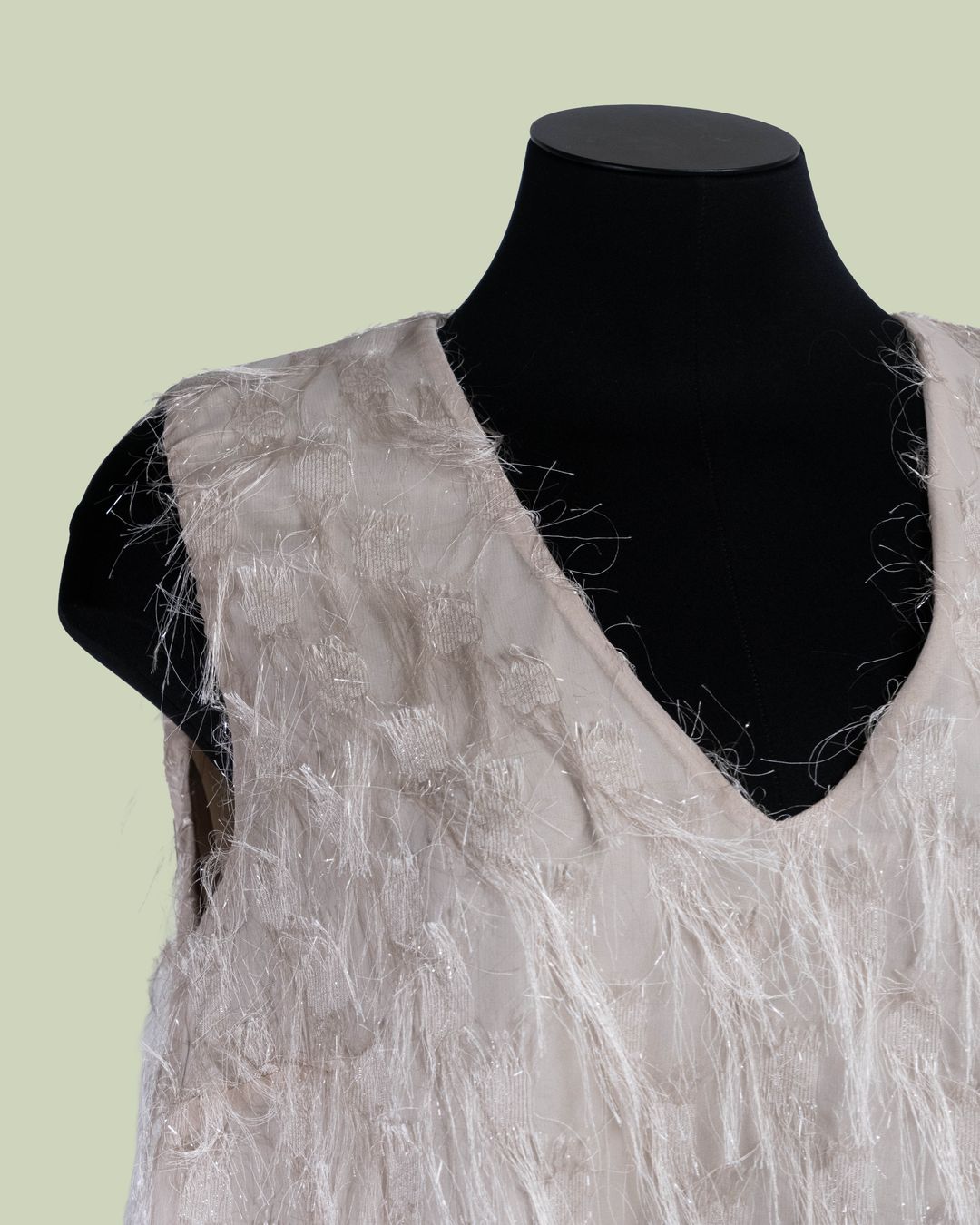 Top con Scollo a V e Superficie Frangée – Talissa