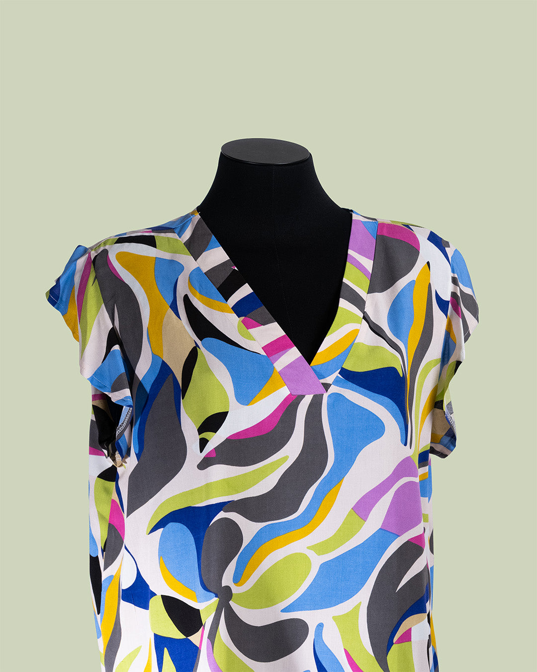 Blusa in Rayon con Stampa Astratta e Scollo a V – Talissa