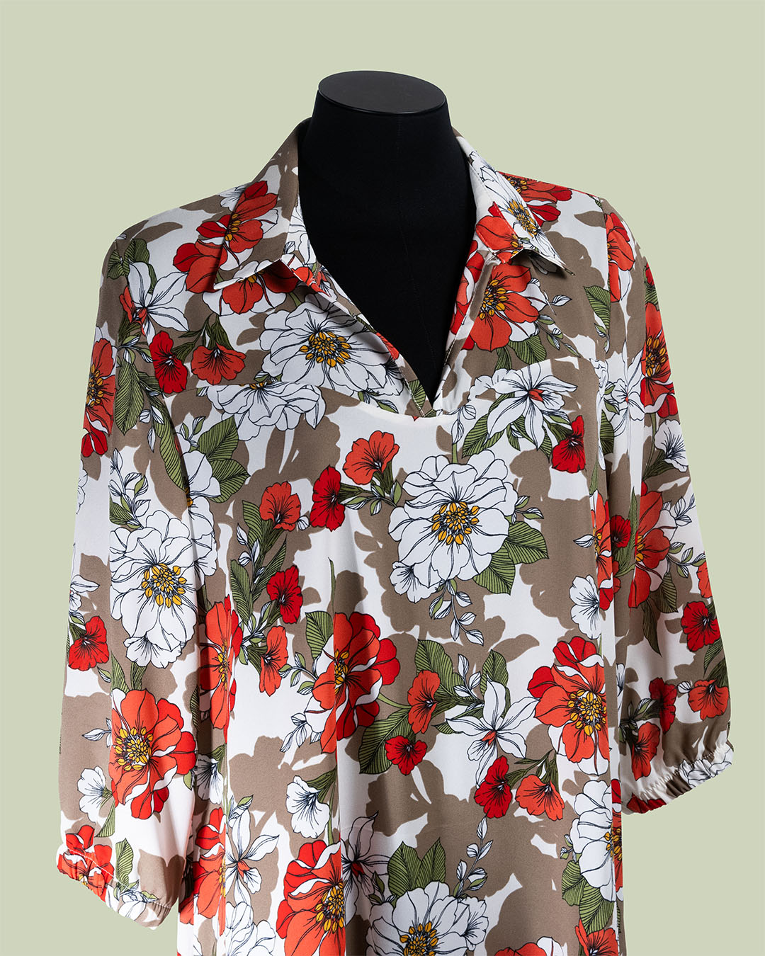 Blusa con Colletto Aperto e Stampa Floreale a Maniche ¾ – Talissa