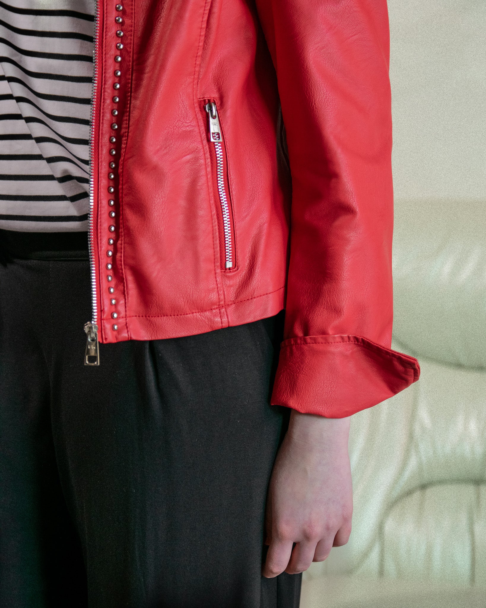 Giacca in ecopelle con borchie - Urban Kiss