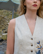 Coordinato in lino: gilet ricamato e pantaloni palazzo