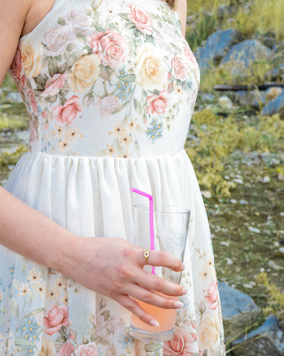 Abito mini a fiori in tessuto fluido, linea babydoll